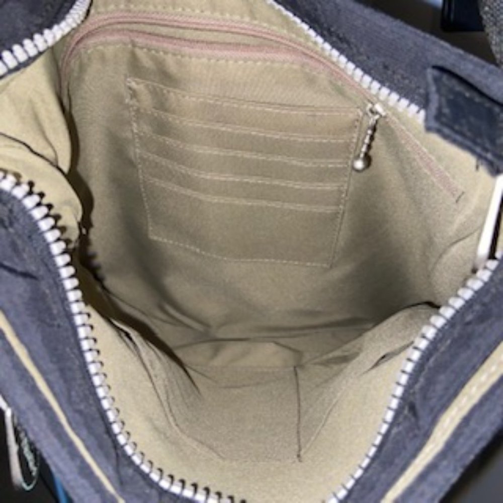 Baggallini Crossbody Bag - Picture 3 of 6